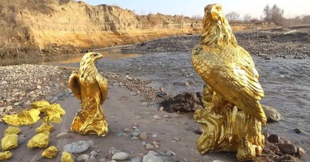 “Meet Simba and Timon” A Lion and Meerkat a Friendship That