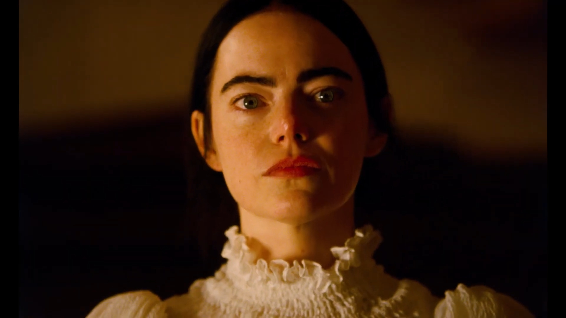 Lágrimas de Ternura: Cachorrito Esquelético No Deja de Agitar su Colita de Alegría al Ver Comida por Primera Vez