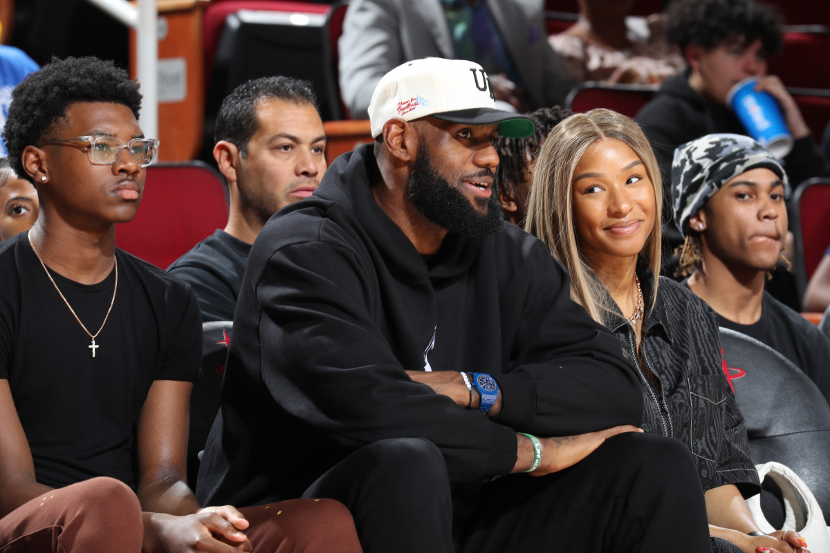 Drake Allegedly Draws Controversial LeBron James Cheating on wife Savannah Comparison in Leaked Chat, Sparking Heated Reactions
