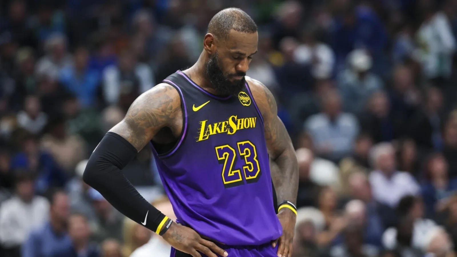 Charles Barkley Delivers Blunt Criticism of Lakers After 21-Point Loss to Mavericks: ‘The Lakers Stink, Plain and Simple’